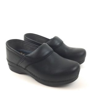 danskin slip resistant shoes